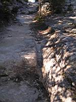 Vaucluse, Bollene, Site troglodyte de Barry, Trace de roues de charette (24)